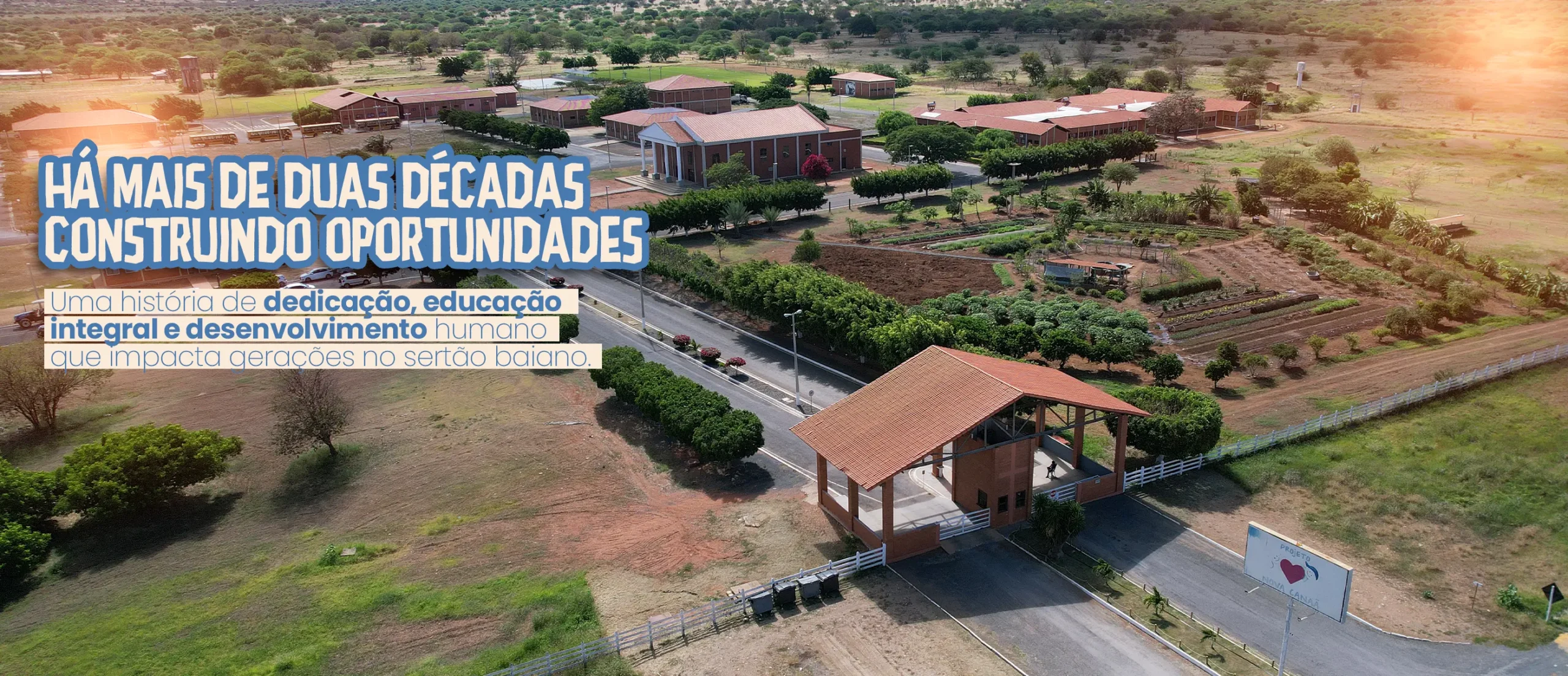Há mais de duas décadas construindo oportunidades. Uma história de dedicação, educação integral e desenvolvimento humano que impacta gerações no sertão baiano.